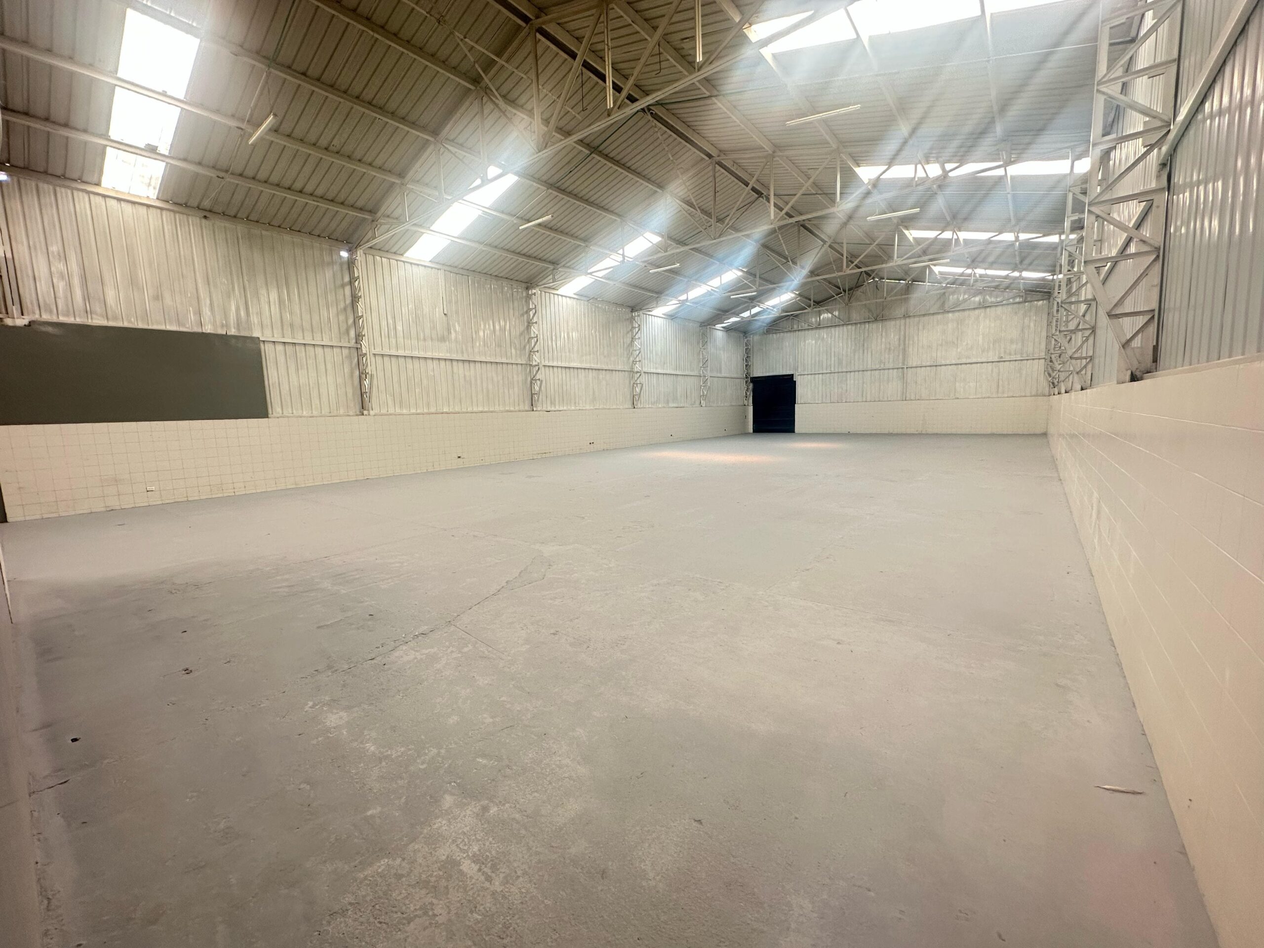 BODEGAS Y OFICINAS EN ALQUILER – VÍA LA TEBAIDA, QUINDÍO