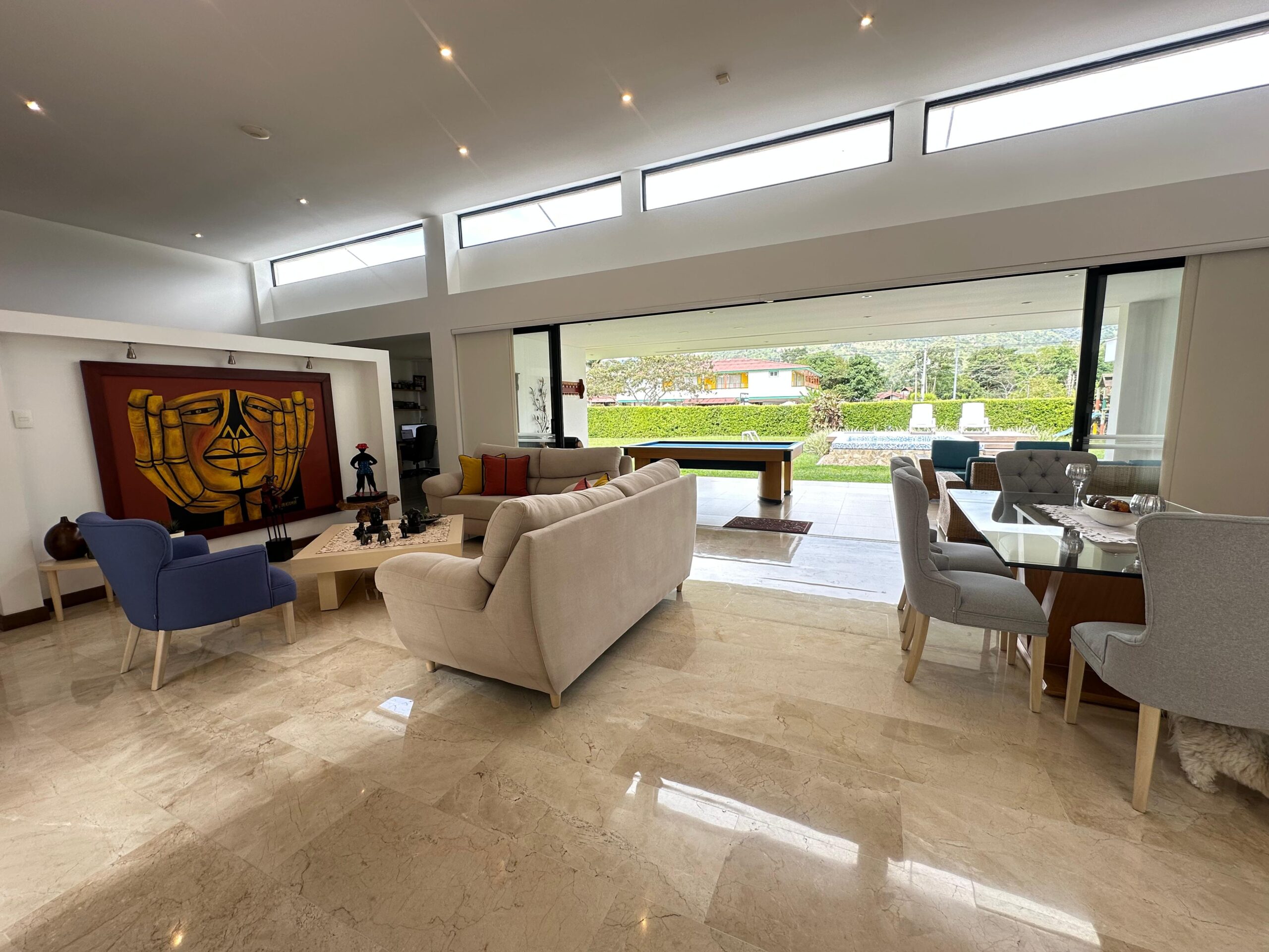 Exclusiva Casa Condominio para la Venta en la Avenida Centenario