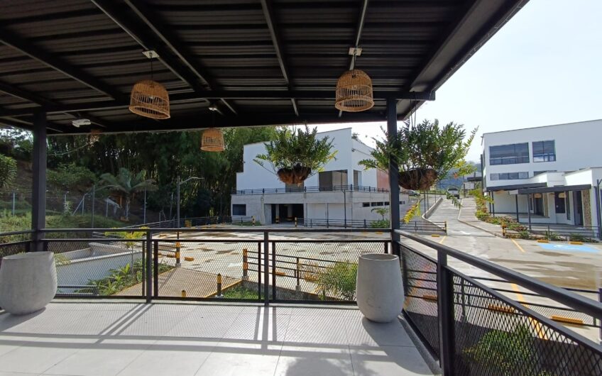 Locales Comerciales para Venta y Alquiler en espectacular Mall Vía Circasia a Armenia