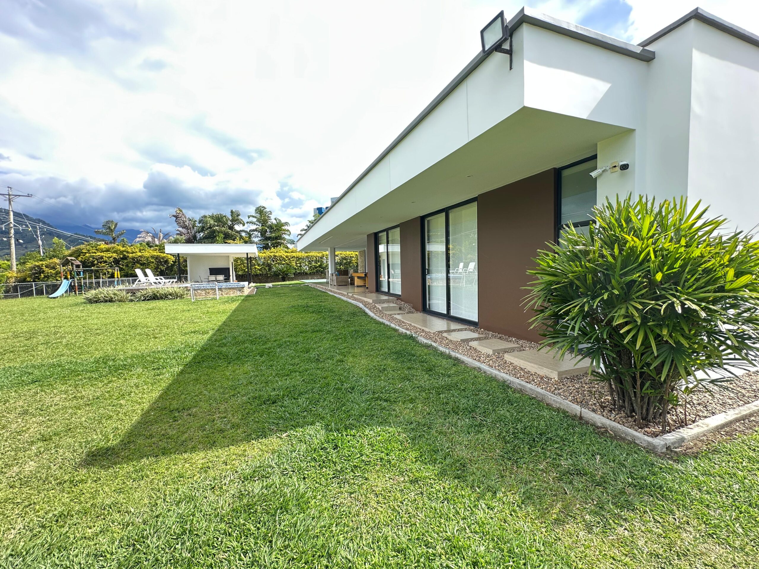 Exclusiva Casa Condominio para la Venta en la Avenida Centenario