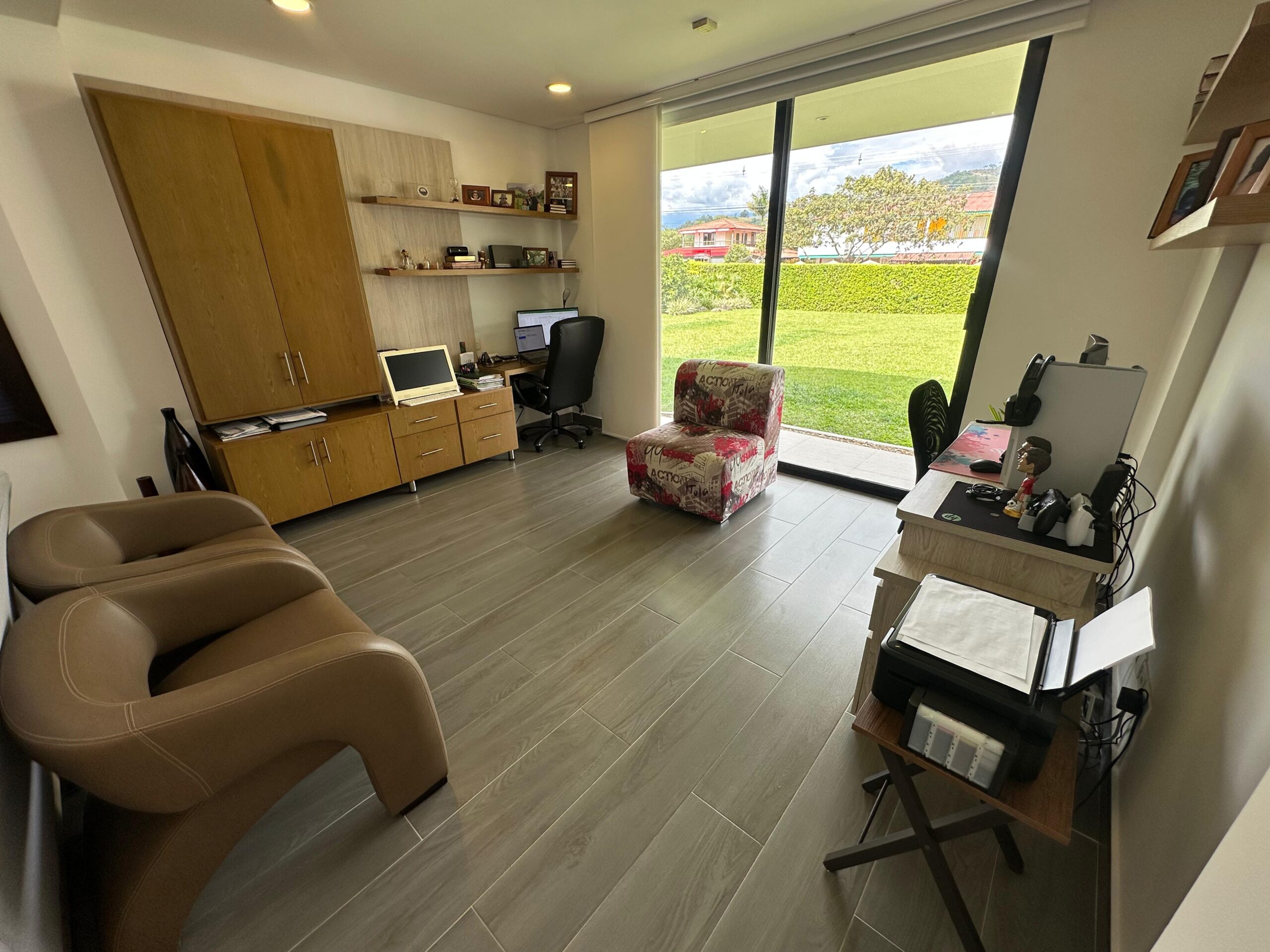 Exclusiva Casa Condominio para la Venta en la Avenida Centenario