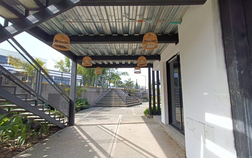 Locales Comerciales para Venta y Alquiler en espectacular Mall Vía Circasia a Armenia