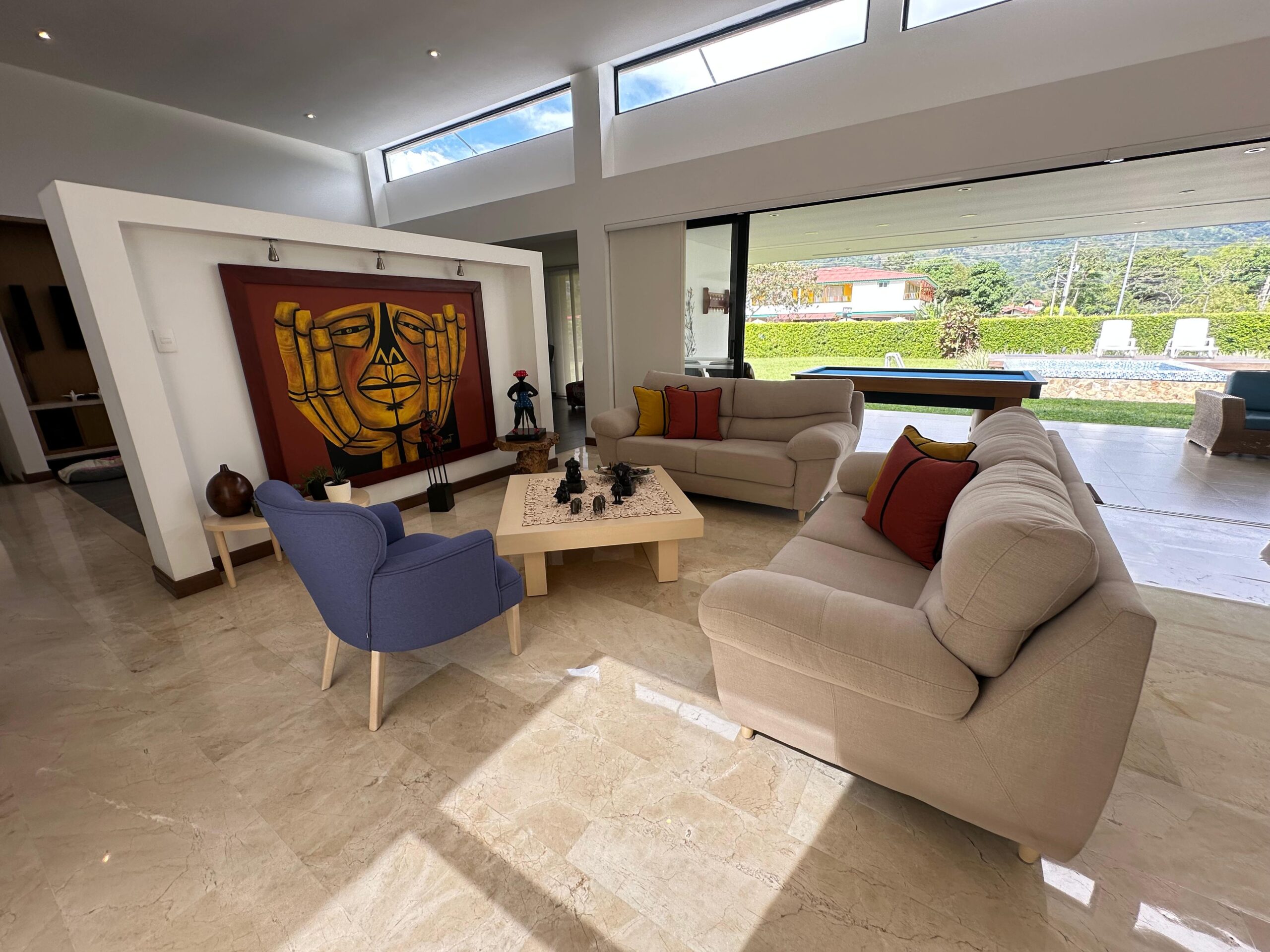 Exclusiva Casa Condominio para la Venta en la Avenida Centenario