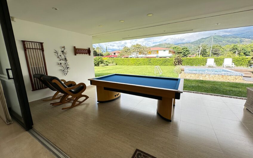 Exclusiva Casa Condominio para la Venta en la Avenida Centenario
