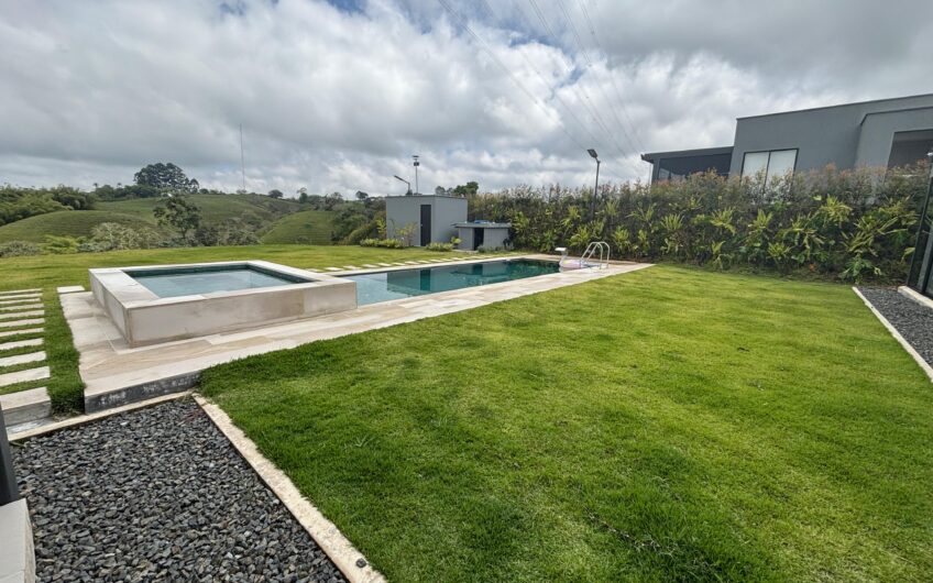 Casa para la Venta en Condominio Campestre – Vía a Circasia