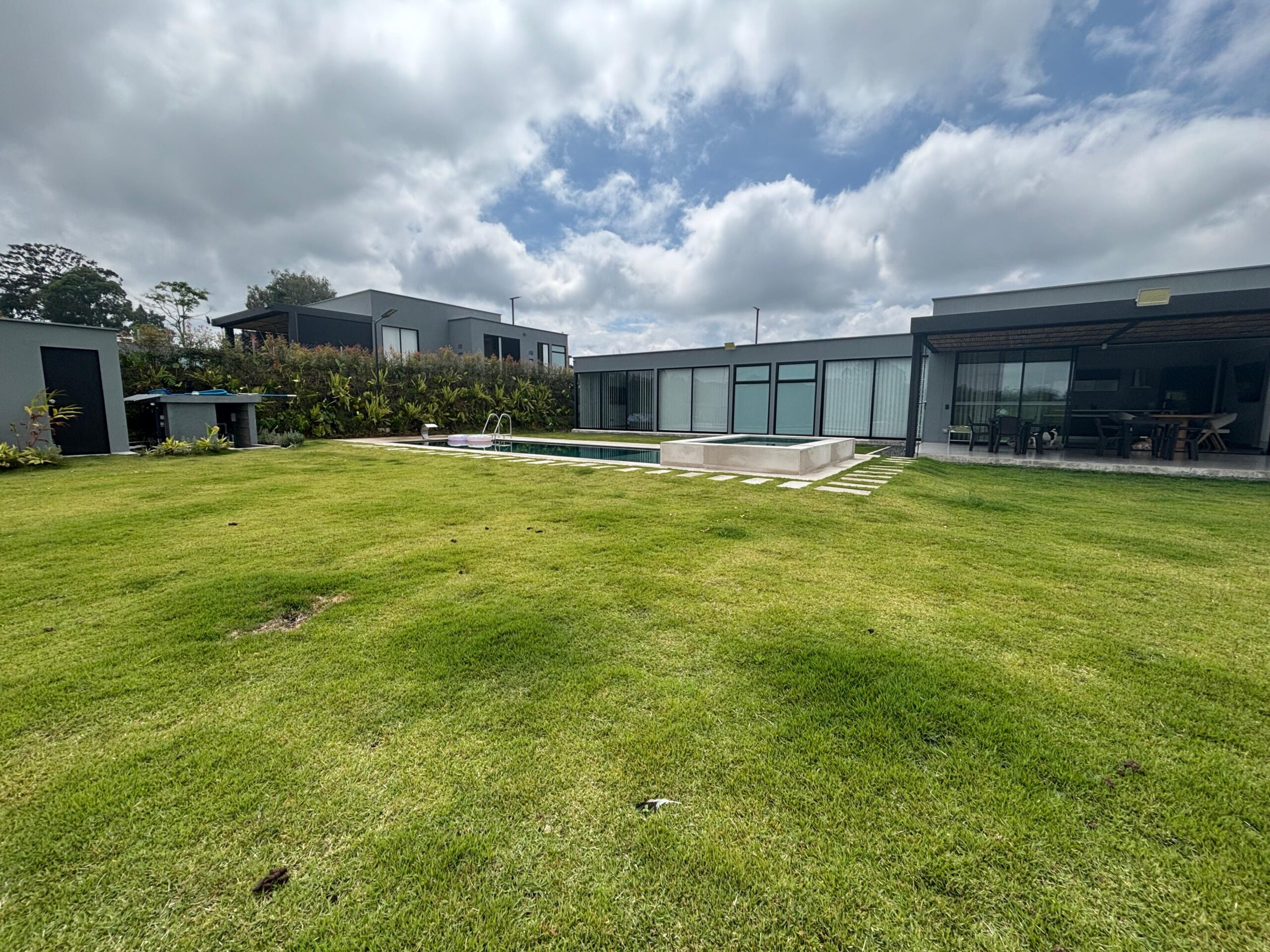 Casa para la Venta en Condominio Campestre – Vía a Circasia