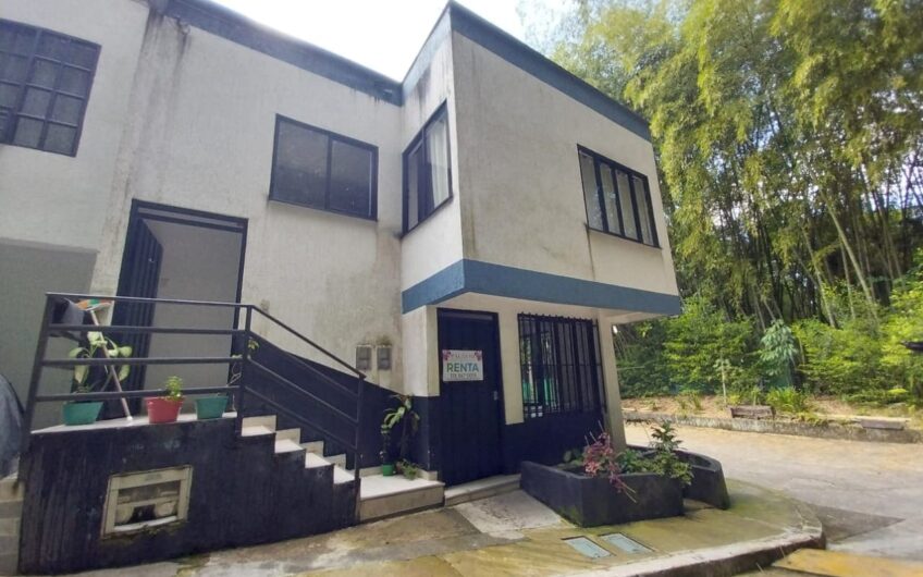 Casa de dos pisos en el Barrio Villa Liliana para la Venta al Sur de Armenia