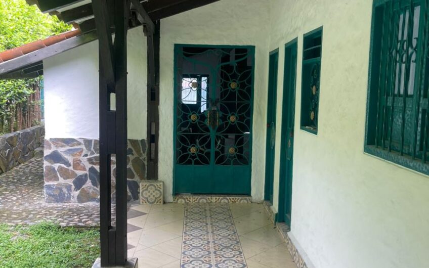 Hermosa Casa Campestre para Alquiler Sector Cenexpo – Uso comercial o Vivienda Familiar