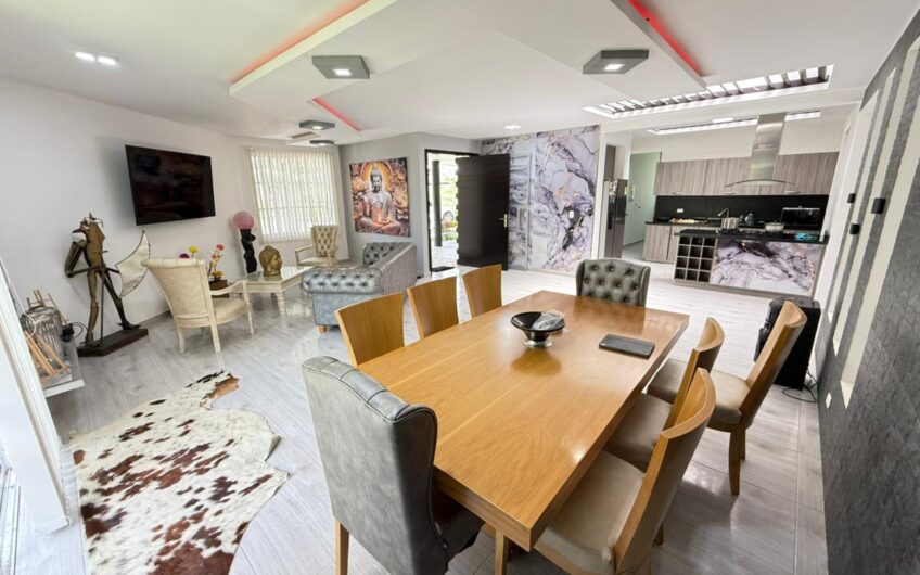 Amplia Casa Campestre para Arriendo en Sector Aeropuerto