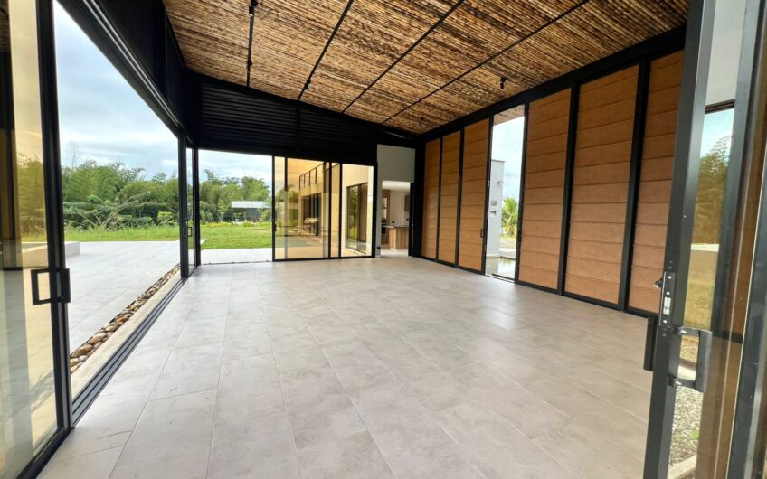 Exclusiva Casa Campestre para Alquiler en Sector Aeropuerto