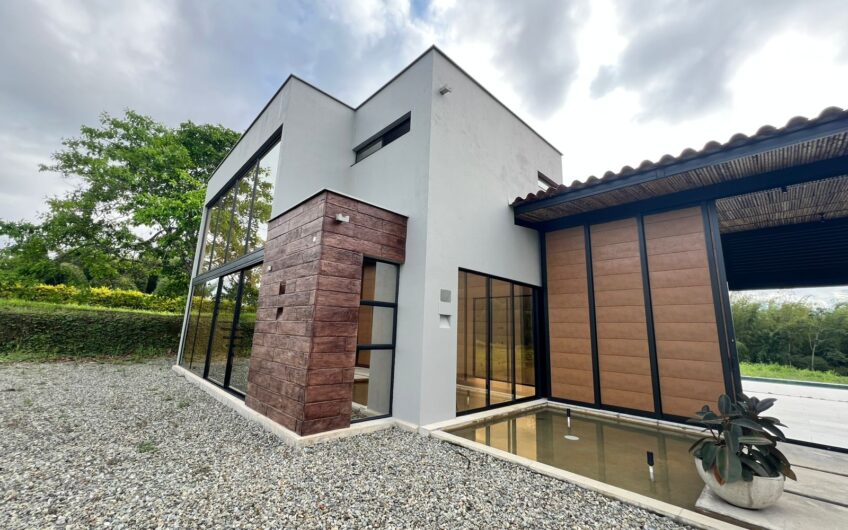 Exclusiva Casa Campestre para Alquiler en Sector Aeropuerto