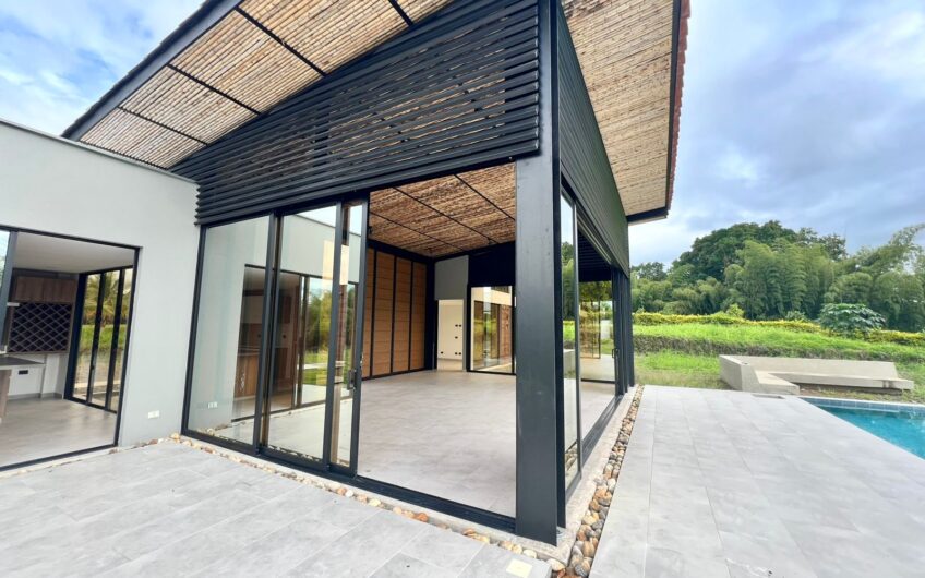 Exclusiva Casa Campestre para Alquiler en Sector Aeropuerto