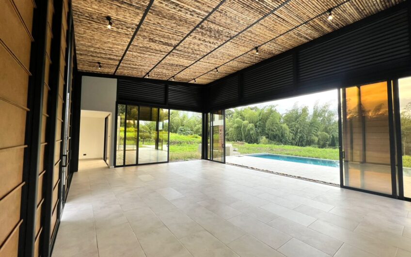 Exclusiva Casa Campestre para Alquiler en Sector Aeropuerto