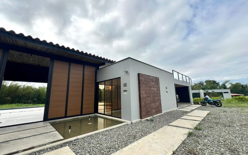 Exclusiva Casa Campestre para Alquiler en Sector Aeropuerto