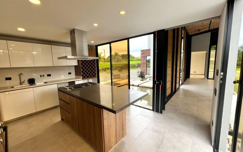 Exclusiva Casa Campestre para Alquiler en Sector Aeropuerto