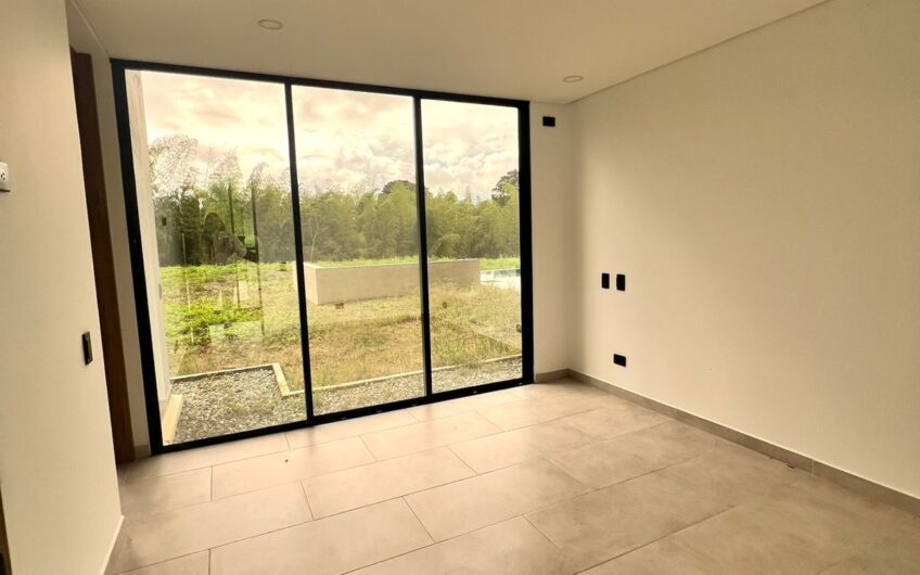 Exclusiva Casa Campestre para Alquiler en Sector Aeropuerto