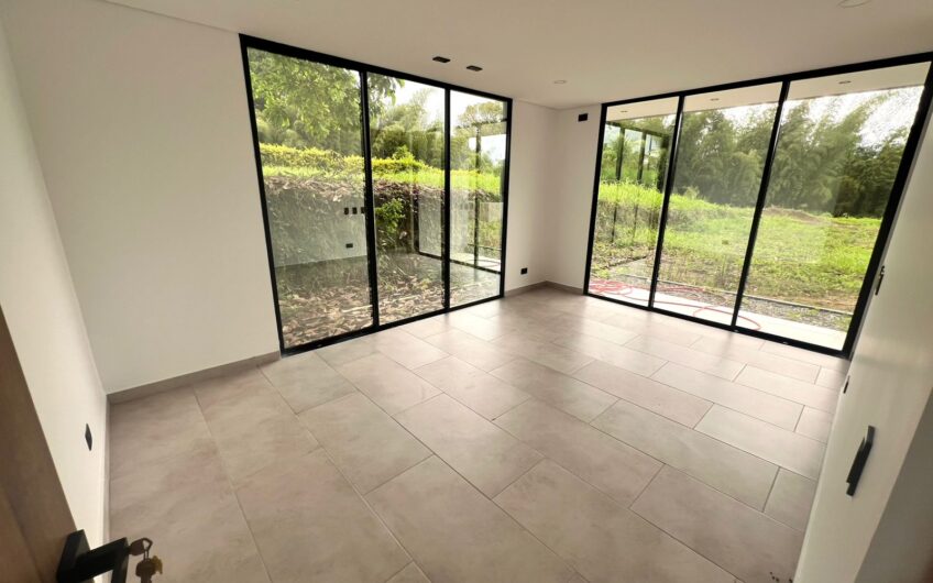 Exclusiva Casa Campestre para Alquiler en Sector Aeropuerto