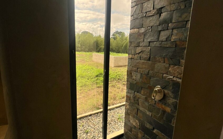 Exclusiva Casa Campestre para Alquiler en Sector Aeropuerto