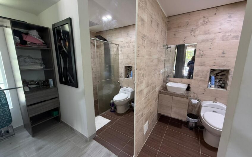 Amplia Casa Campestre para Arriendo en Sector Aeropuerto