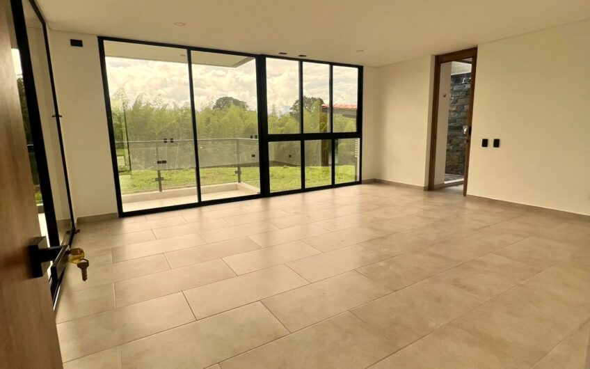 Exclusiva Casa Campestre para Alquiler en Sector Aeropuerto