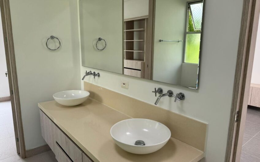 Hermosa Casa Campestre para la Venta en el Caimo