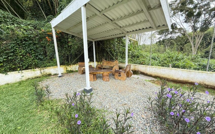 Amplia Casa Campestre para Arriendo en Sector Aeropuerto