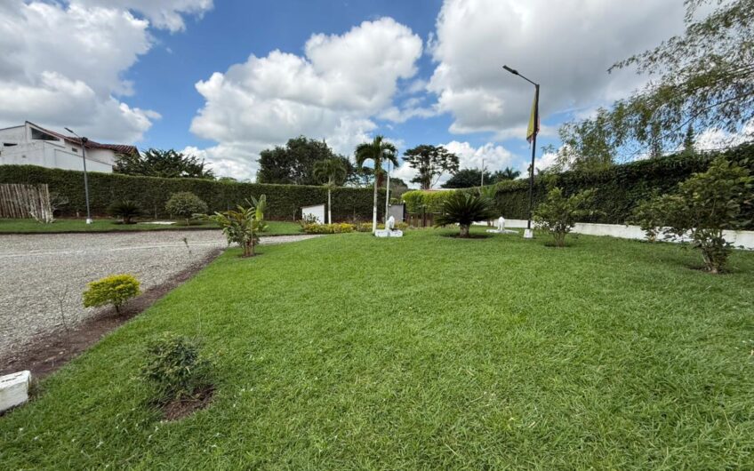 Amplia Casa Campestre para Arriendo en Sector Aeropuerto