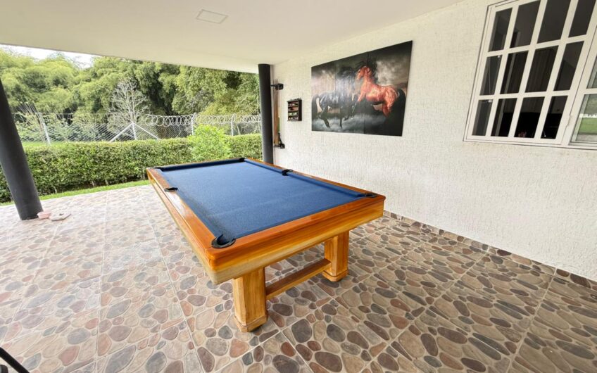 Amplia Casa Campestre para Arriendo en Sector Aeropuerto