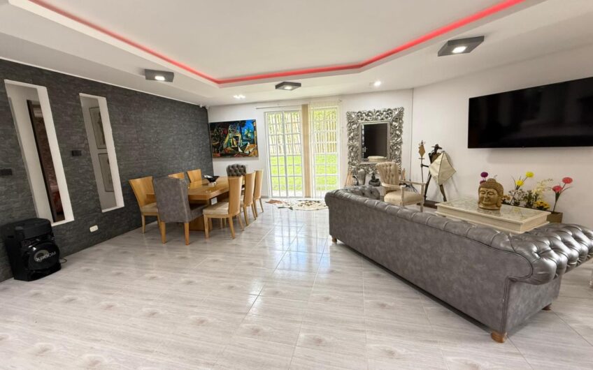 Amplia Casa Campestre para Arriendo en Sector Aeropuerto