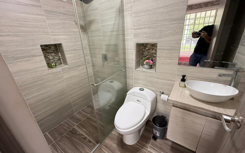 Amplia Casa Campestre para Arriendo en Sector Aeropuerto