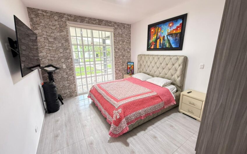 Amplia Casa Campestre para Arriendo en Sector Aeropuerto