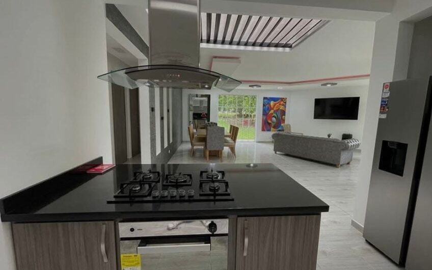 Amplia Casa Campestre para Arriendo en Sector Aeropuerto