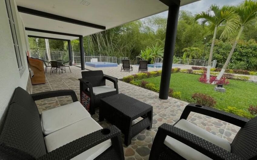 Amplia Casa Campestre para Arriendo en Sector Aeropuerto