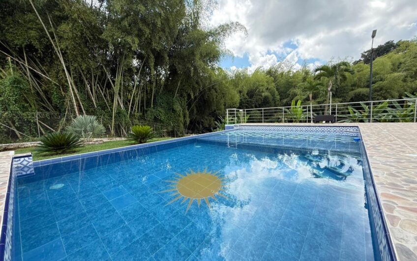 Amplia Casa Campestre para Arriendo en Sector Aeropuerto