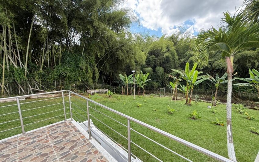 Amplia Casa Campestre para Arriendo en Sector Aeropuerto