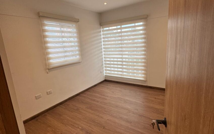 Casa de dos niveles para la Venta en la Avenida 19 norte