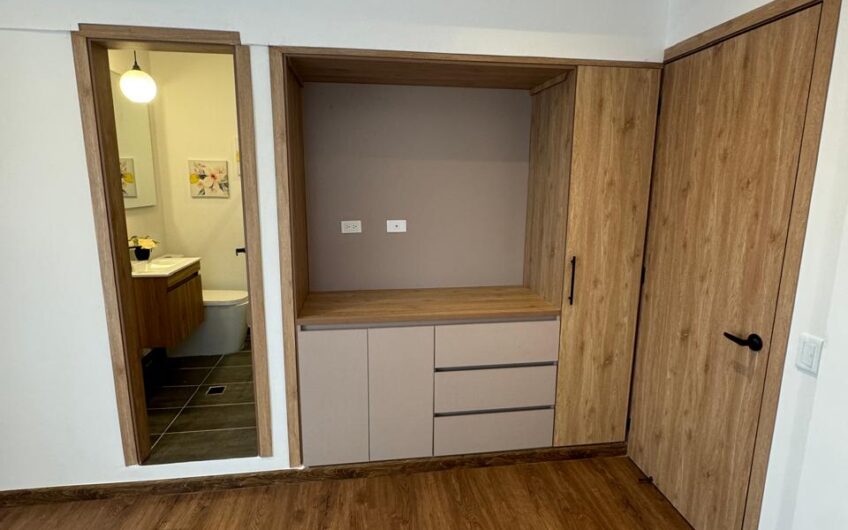 Casa de dos niveles para la Venta en la Avenida 19 norte