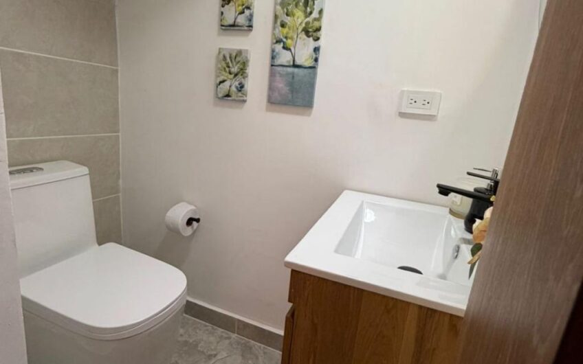 Casa de dos niveles para la Venta en la Avenida 19 norte