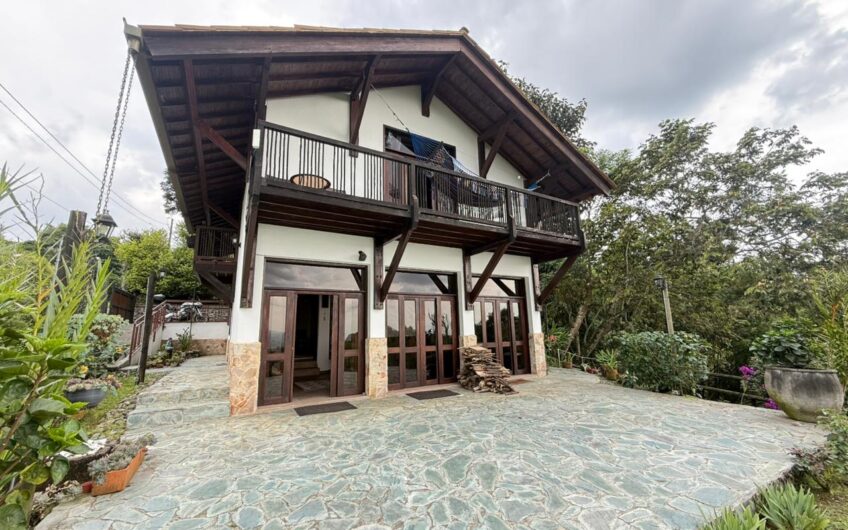 Casa Campestre para la Venta en Sector Tribunas en Pereira