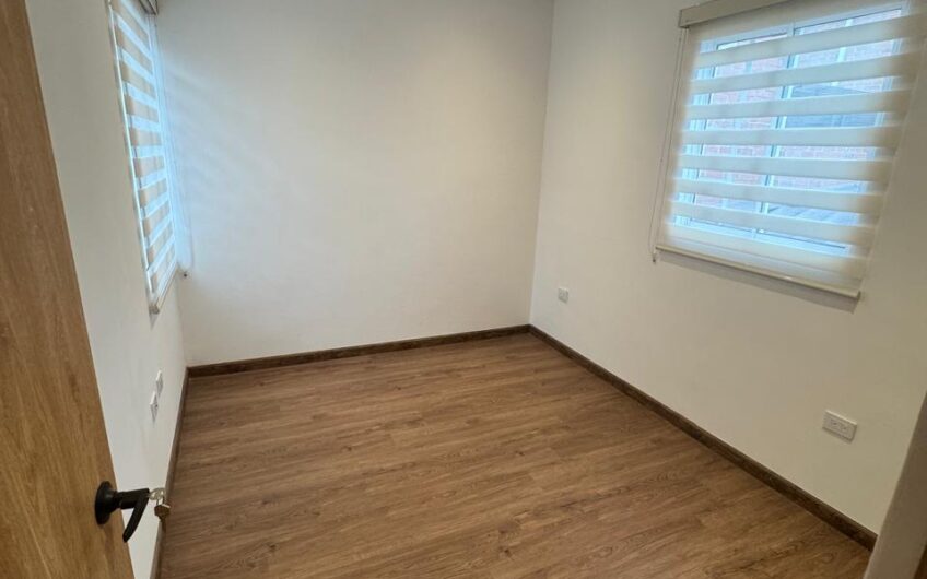 Casa de dos niveles para la Venta en la Avenida 19 norte