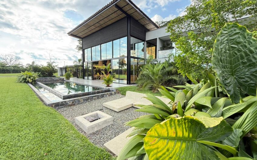 Exclusiva Casa Campestre para la Venta en Sector Aeropuerto de Armenia