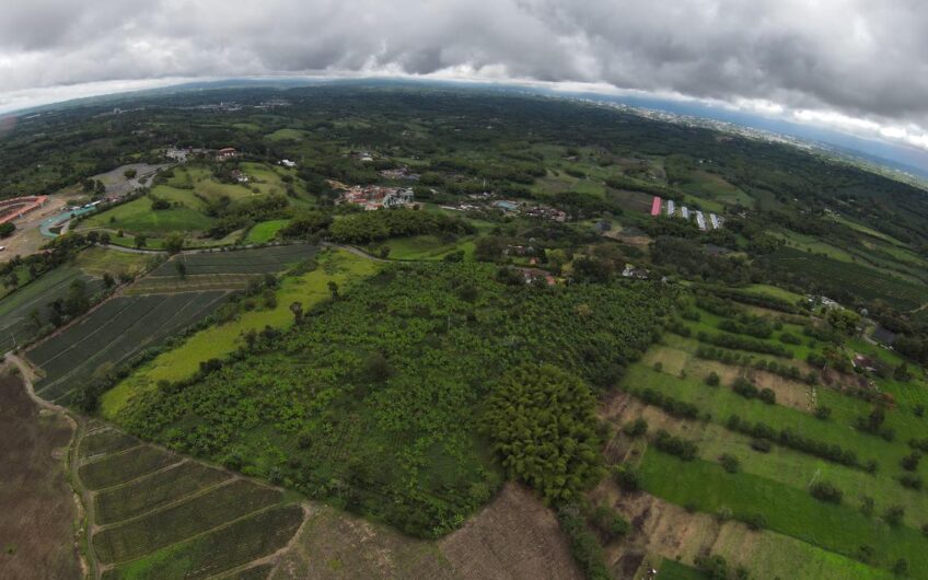 Finca Sobre Corredor Vial Turístico Sector Parque del Café – Quindío
