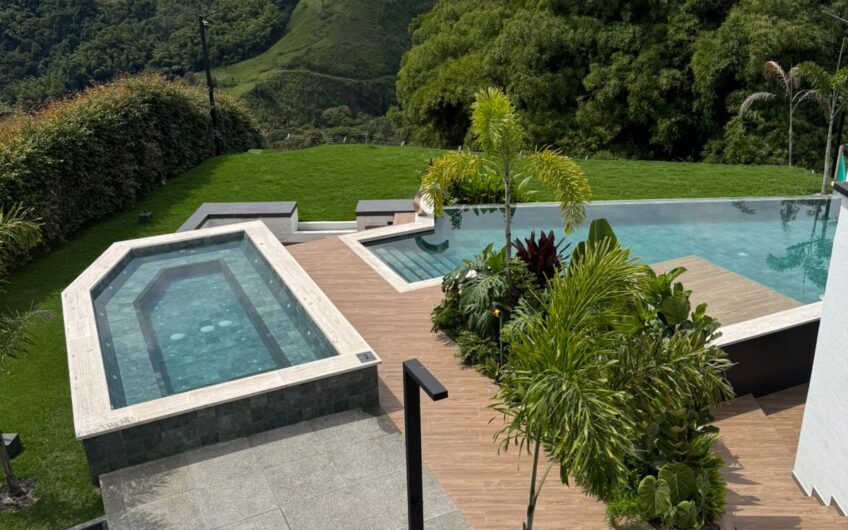 Espectacular Casa Campestre para la Venta en Calarcá