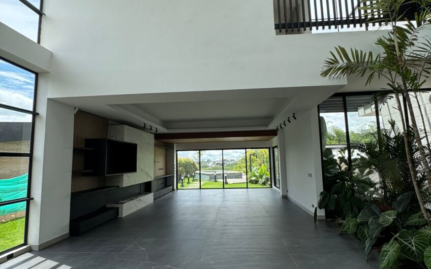 Espectacular Casa Campestre para la Venta en Calarcá