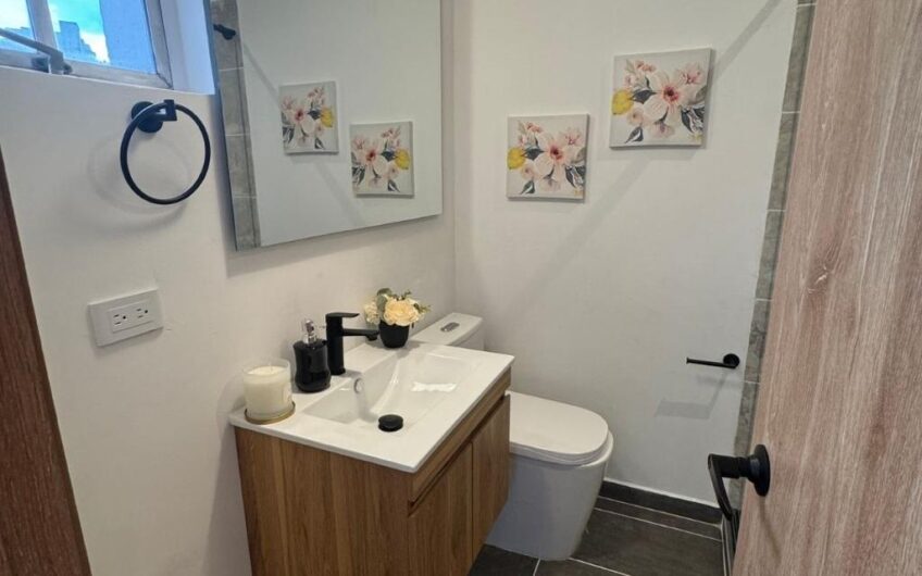 Casa de dos niveles para la Venta en la Avenida 19 norte