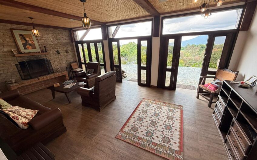 Casa Campestre para la Venta en Sector Tribunas en Pereira