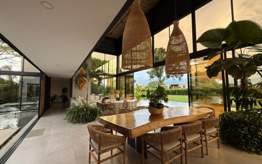 Exclusiva Casa Campestre para la Venta en Sector Aeropuerto de Armenia