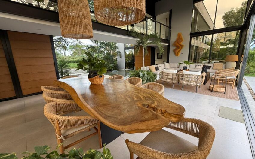 Exclusiva Casa Campestre para la Venta en Sector Aeropuerto de Armenia