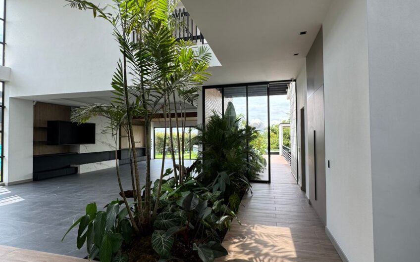 Espectacular Casa Campestre para la Venta en Calarcá