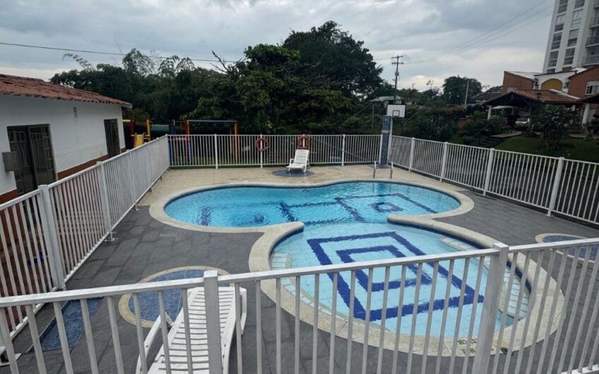 Casa de dos niveles para la Venta en la Avenida 19 norte